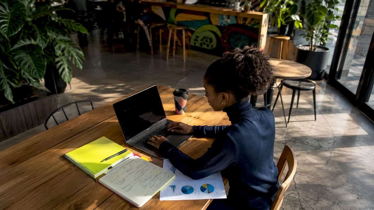 Digital marketer working on Facebook ads campaign